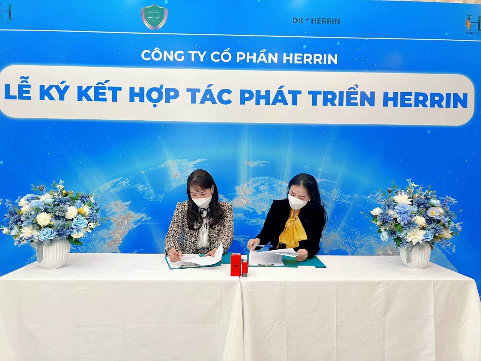 GĐ Nguyễn Thu ký kết hợp tác cùng TGĐ Nguyễn Quyên 